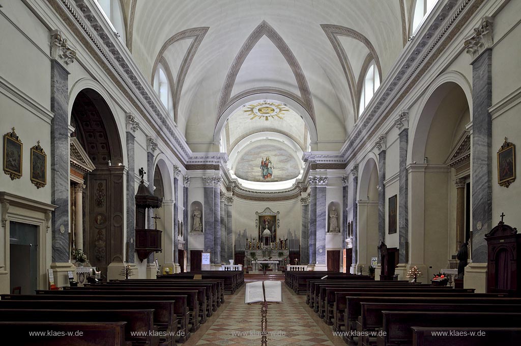 Lazise Innenaufnahme der Kirche Chiesa dei SS Zenone e Martino; Lazise indorr photo of church Chiesa dei SS Zenone e Martino