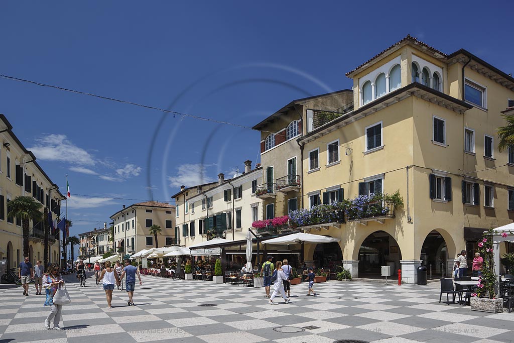 Lazise, Blick auf die "Piazza Vittorio Emanuele"; Lazise, view to the "Piazza Vittorio Emanuele"