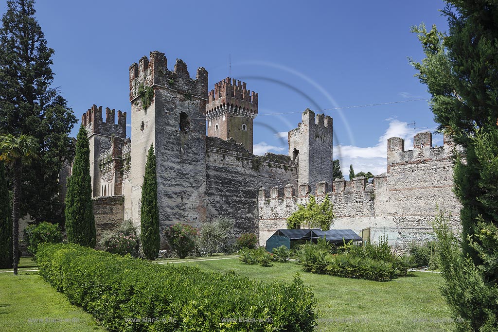 Lazise, Blick auf die Scaligerburg; Lazise, view to castle Scaliger.