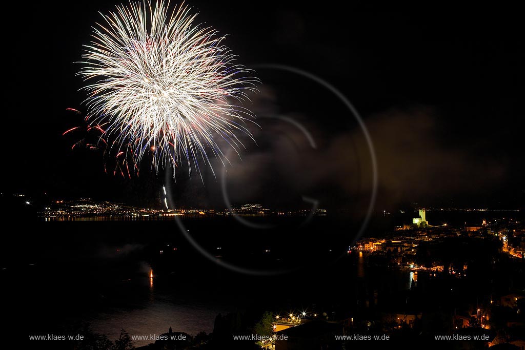 Malcesine jaehrlices traditionelles Feuerwerk zu Ehren der Stadtheiligen, Fuochi di San Anna; Malcesine traditional fireworks, Fuochi di San Anna