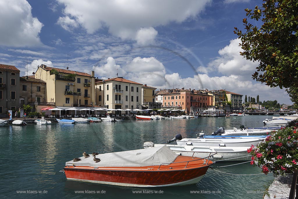 Peschiera del Garda, Blick in den "Canale di Mezzo"; Peschiera del Garda, view to the "Canala di Mezzo".