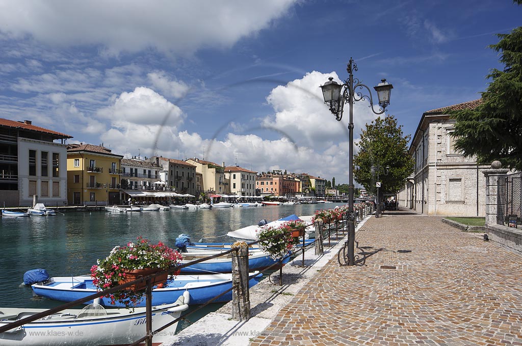Peschiera del Garda, Blick in den "Canale di Mezzo"; Peschiera del Garda, view to the "Canala di Mezzo".