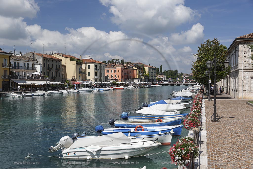 Peschiera del Garda, Blick in den "Canale di Mezzo"; Peschiera del Garda, view to the "Canala di Mezzo".