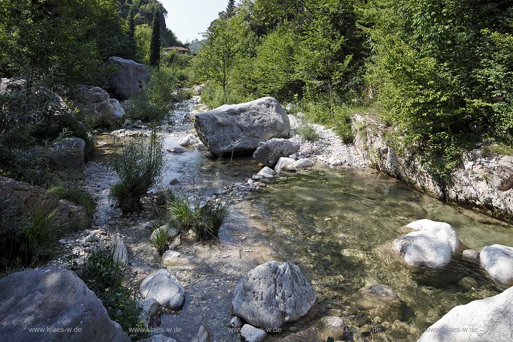 Toscolano-Maderno, Flusslandschaft, Flussbett des Toscolano im Tal der Papiermuehlen, Papiermuehlental, Valle delle cartiere, Tal der Papierfabriken; Toscolano maderno, valley of paper mills, river Toscolano,