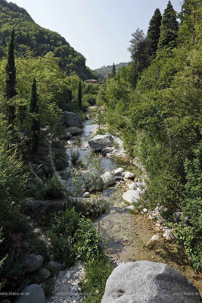 Toscolano-Maderno, Flusslandschaft, Flussbett des Toscolano im Tal der Papiermuehlen, Papiermuehlental, Valle delle cartiere, Tal der Papierfabriken; Toscolano maderno, valley of paper mills, river Toscolano,