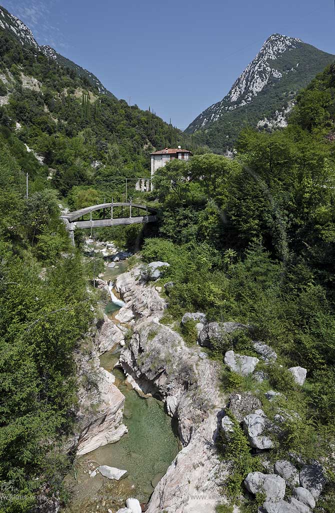 Toscolano-Maderno, Flusslandschaft, Flussbett des Toscolano im Tal der Papiermuehlen, Papiermuehlental, Valle delle cartiere, Tal der Papierfabriken; Toscolano maderno, valley of paper mills, river Toscolano,
