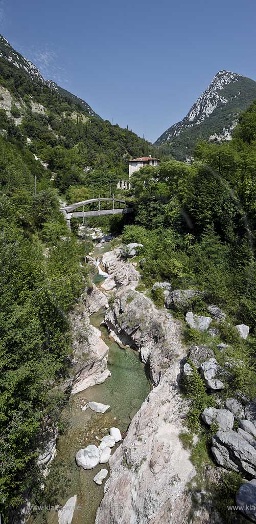 Toscolano-Maderno, Flusslandschaft, Flussbett des Toscolano im Tal der Papiermuehlen, Papiermuehlental, Valle delle cartiere, Tal der Papierfabriken; Toscolano maderno, valley of paper mills, river Toscolano,