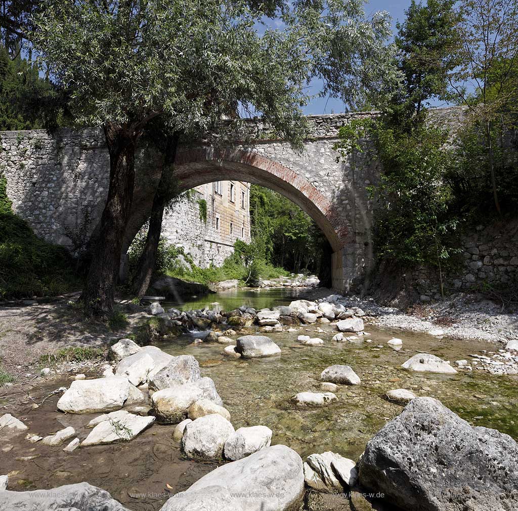 Toscolano-Maderno, Flusslandschaft, Flussbett des Toscolano im Tal der Papiermuehlen, Papiermuehlental, Valle delle cartiere, Tal der Papierfabriken; Toscolano maderno, valley of paper mills, river Toscolano,