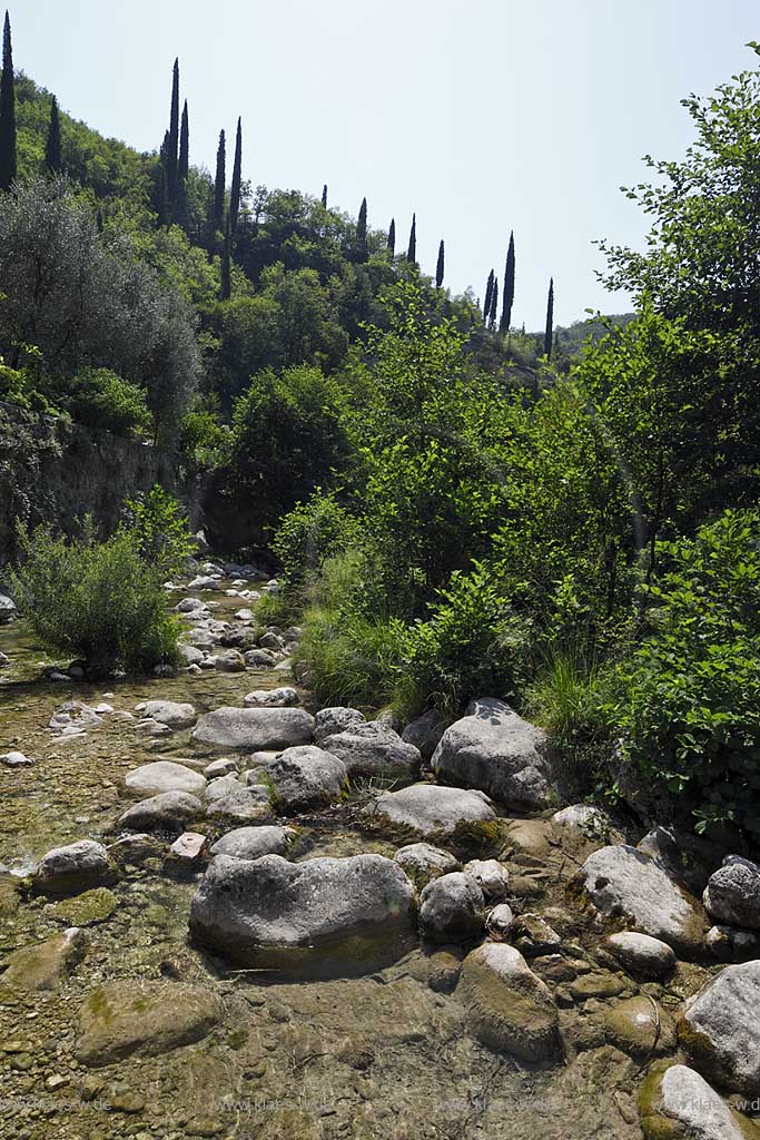 Toscolano-Maderno, Flusslandschaft, Flussbett des Toscolano im Tal der Papiermuehlen, Papiermuehlental, Valle delle cartiere, Tal der Papierfabriken; Toscolano maderno, valley of paper mills, river Toscolano,