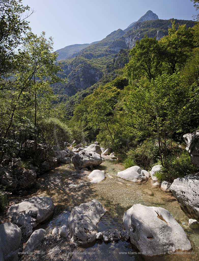 Toscolano-Maderno, Flusslandschaft, Flussbett des Toscolano im Tal der Papiermuehlen, Papiermuehlental, Valle delle cartiere, Tal der Papierfabriken; Toscolano maderno, valley of paper mills, river Toscolano,