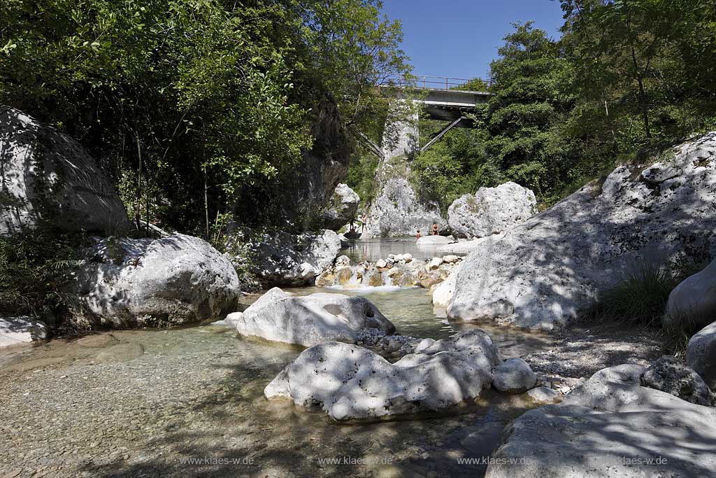 Toscolano-Maderno, Flusslandschaft, Flussbett des Toscolano im Tal der Papiermuehlen, Papiermuehlental, Valle delle cartiere, Tal der Papierfabriken; Toscolano maderno, valley of paper mills, river Toscolano,