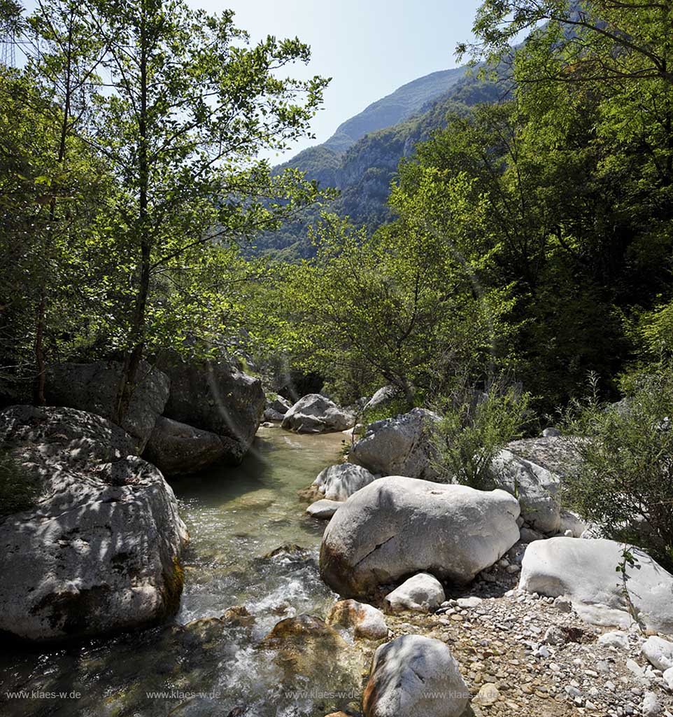 Toscolano-Maderno, Flusslandschaft, Flussbett des Toscolano im Tal der Papiermuehlen, Papiermuehlental, Valle delle cartiere, Tal der Papierfabriken; Toscolano maderno, valley of paper mills, river Toscolano,