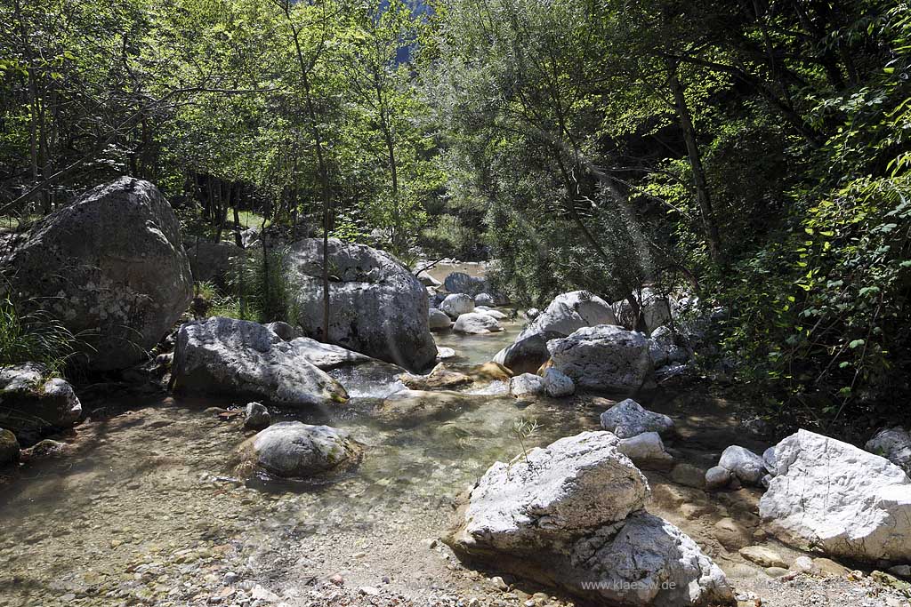 Toscolano-Maderno, Flusslandschaft, Flussbett des Toscolano im Tal der Papiermuehlen, Papiermuehlental, Valle delle cartiere, Tal der Papierfabriken; Toscolano maderno, valley of paper mills, river Toscolano,