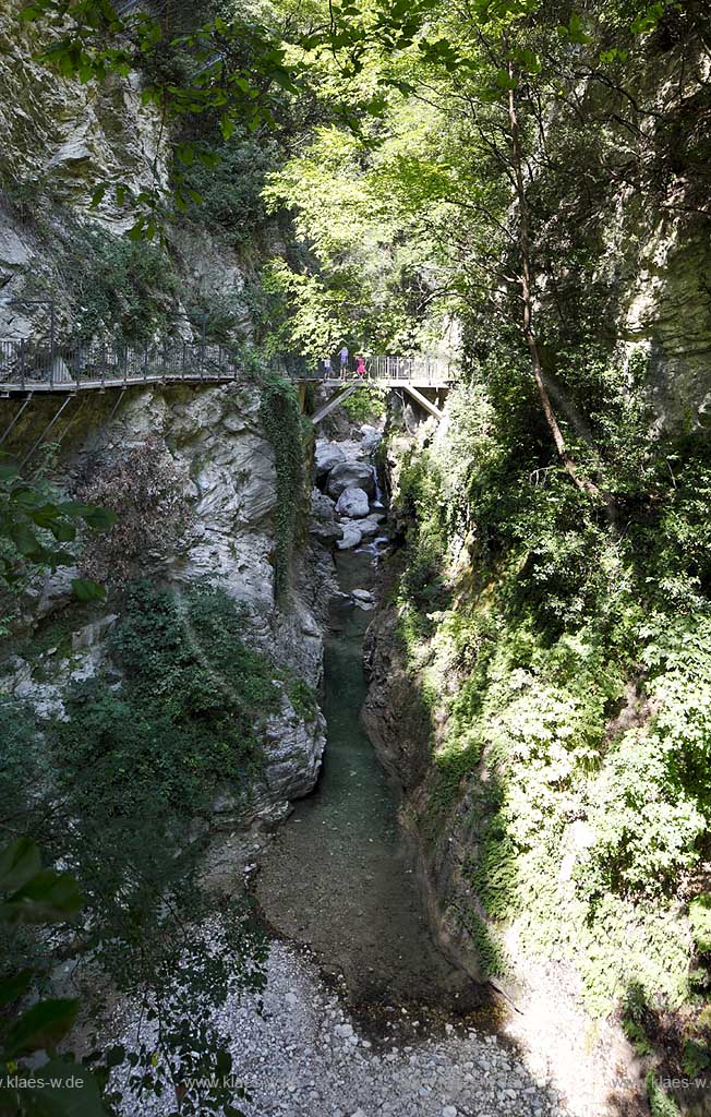 Toscolano-Maderno, Klamm, Bachlandschaft, Flusslandschaft, Flussbett des Toscolano im Tal der Papiermuehlen, Papiermuehlental, Valle delle cartiere, Tal der Papierfabriken; Toscolano maderno, valley of paper mills, river Toscolano.