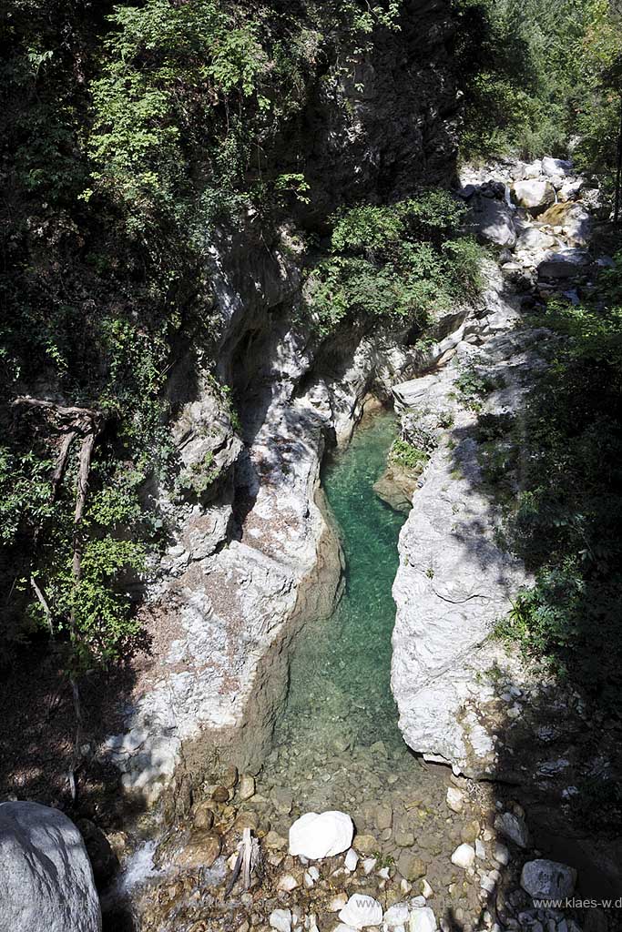 Toscolano-Maderno, Klamm, Bachlandschaft, Flusslandschaft, Flussbett des Toscolano im Tal der Papiermuehlen, Papiermuehlental, Valle delle cartiere, Tal der Papierfabriken; Toscolano maderno, valley of paper mills, river Toscolano.