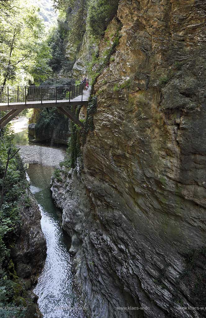 Toscolano-Maderno, Klamm, Bachlandschaft, Flusslandschaft, Flussbett des Toscolano im Tal der Papiermuehlen, Papiermuehlental, Valle delle cartiere, Tal der Papierfabriken; Toscolano maderno, valley of paper mills, river Toscolano.