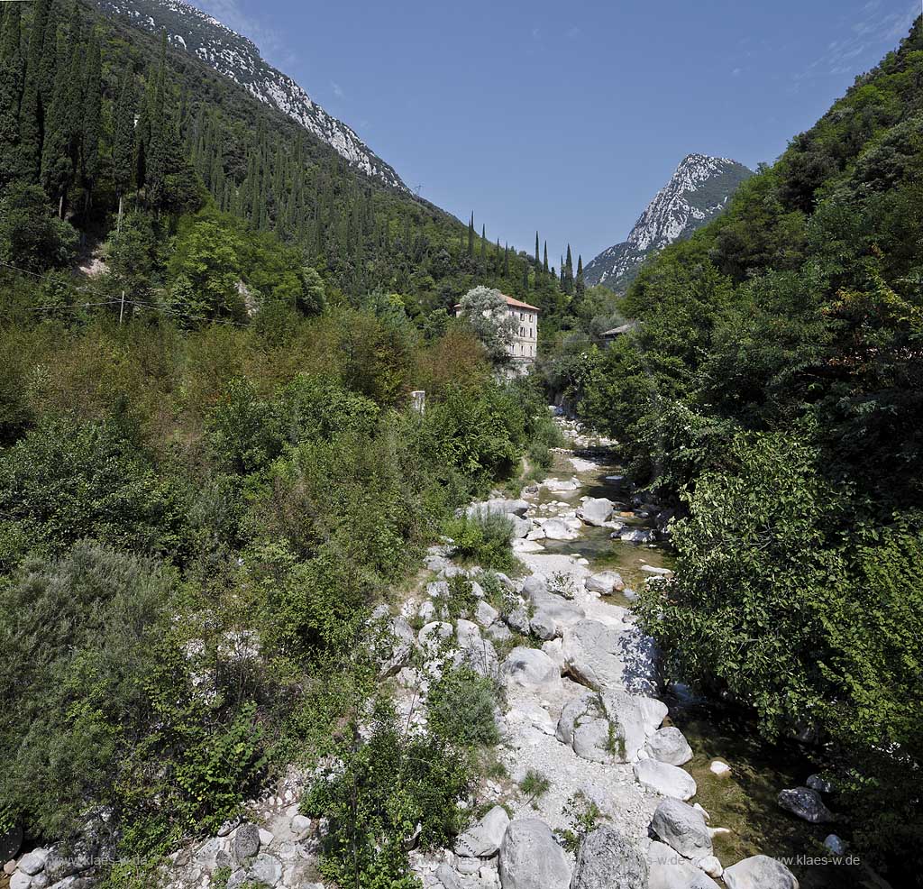 Toscolano-Maderno, Flusslandschaft, Flussbett des Toscolano im Tal der Papiermuehlen, Papiermuehlental, Valle delle cartiere, Tal der Papierfabriken; Toscolano maderno, valley of paper mills, river Toscolano,