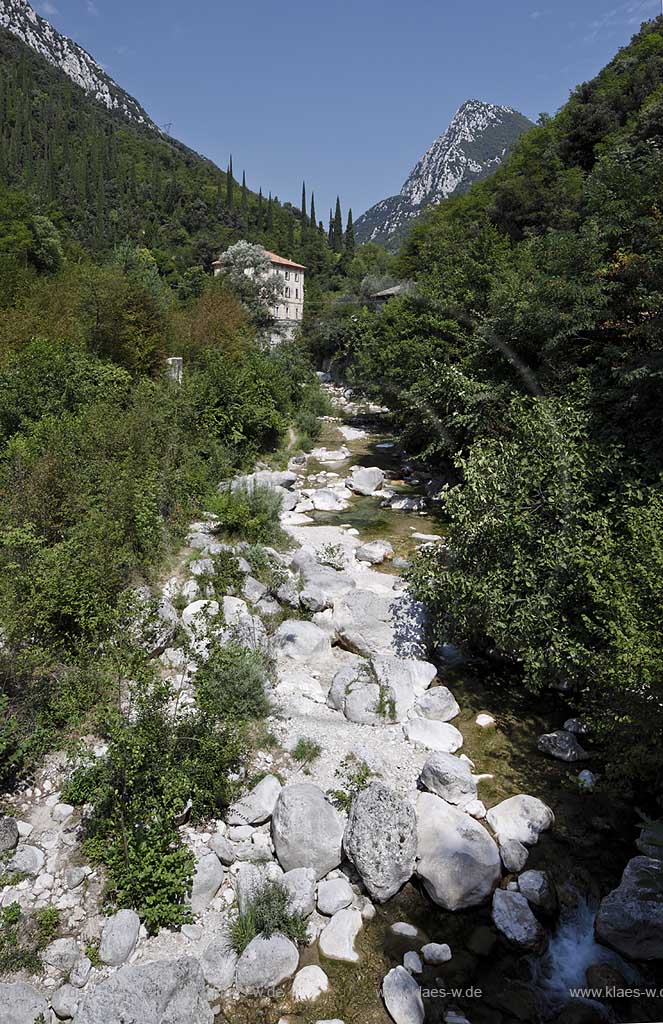 Toscolano-Maderno, Flusslandschaft, Flussbett des Toscolano im Tal der Papiermuehlen, Papiermuehlental, Valle delle cartiere, Tal der Papierfabriken; Toscolano maderno, valley of paper mills, river Toscolano,