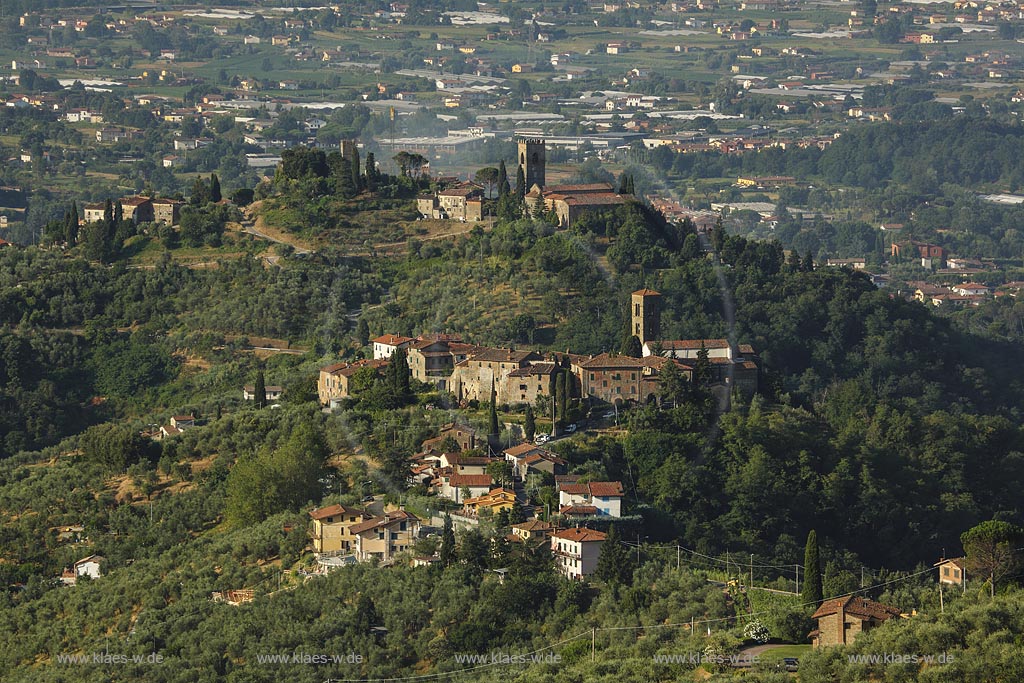 Buggiano, Blick auf Colle di Buggiano und Castello Buggiano; Buggiano, view to Colle di Buggiano and Castello Buggiano.