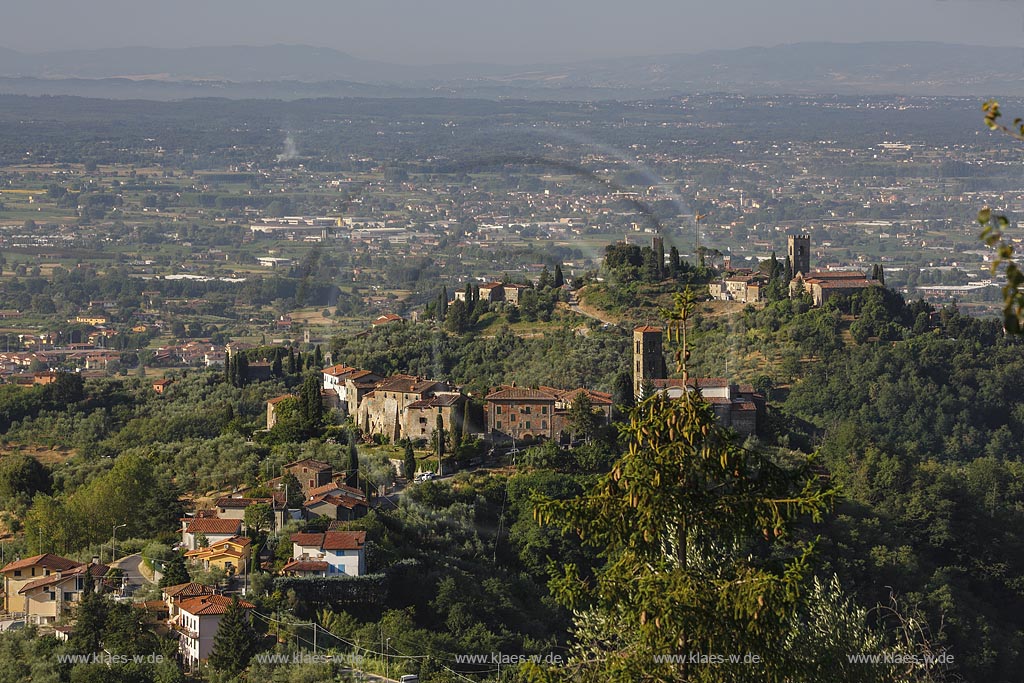 Buggiano, Blick auf Colle di Buggiano und Castello Buggiano; Buggiano, view to Colle di Buggiano and Castello Buggiano.