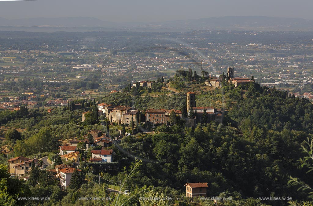 Buggiano, Blick auf Colle di Buggiano und Castello Buggiano; Buggiano, view to Colle di Buggiano and Castello Buggiano.