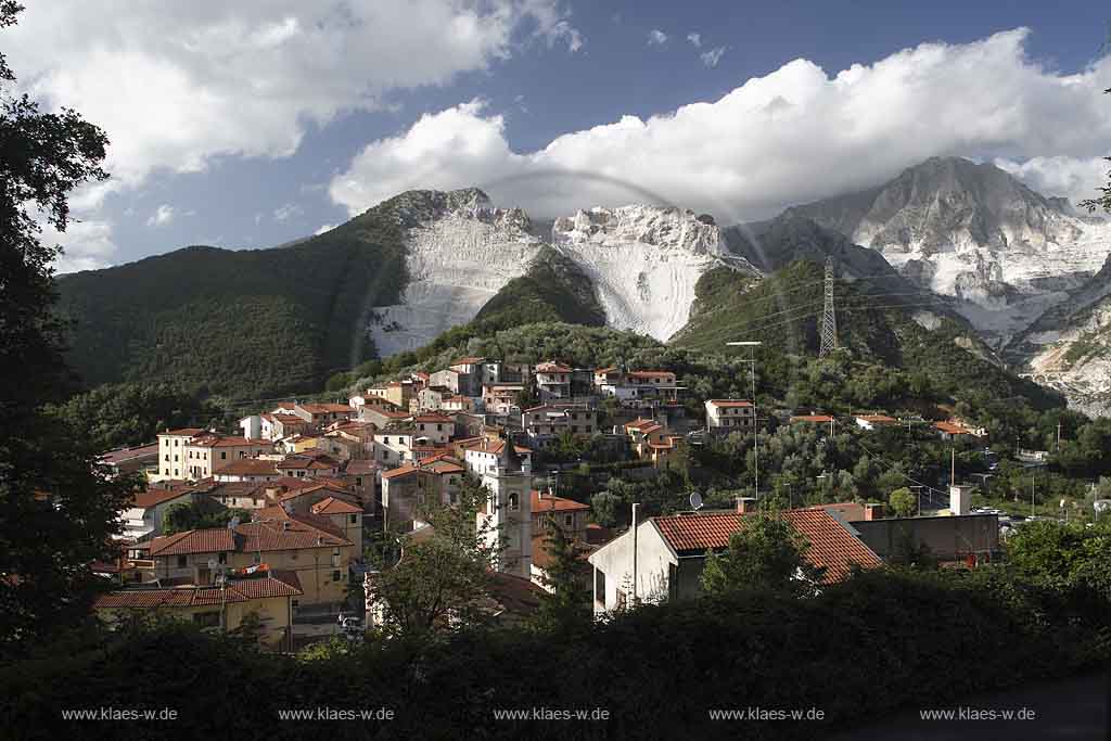 Codena, Carrara, Blick auf Codena mit Sicht auf Marmorbrueche, Marmorbrche, Toskana, Tuscany 