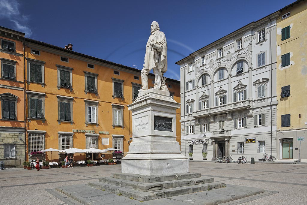 Lucca, Piazza del Giglio mit Garibaldi-Denkmal; Lucca, Piazza del Giglio with benchmark of Garibaldi.
