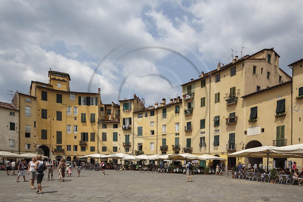 Lucca, Blick auf den Piazza dell Anfiteatro; Lucca, view to the Piazza dell Anfiteatro.