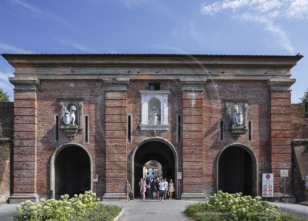 Lucca, Blick auf Porta Santa Maria, entworfen von Alessandro Farmese; Lucca, view to Porta Santa Maria drafted by Alessandro Farmese.