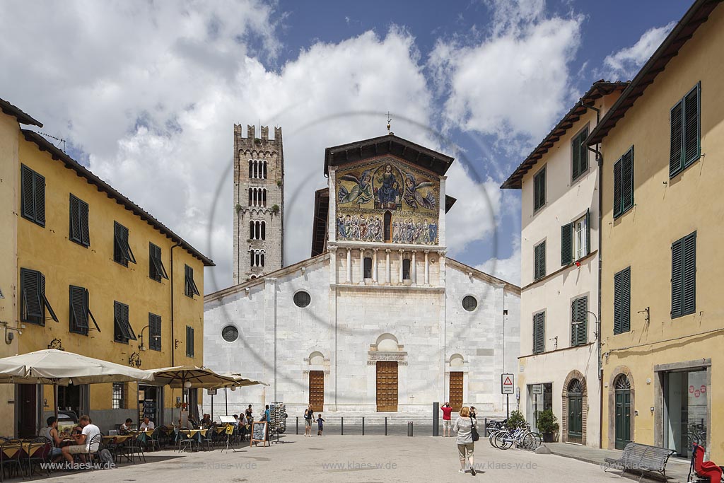 Lucca, Basilika minor San Frediano, romanische Kirche mit Mosik im byzantinischen Stil; Lucca basilica minor San redano with mosaic in byzantine stile. 