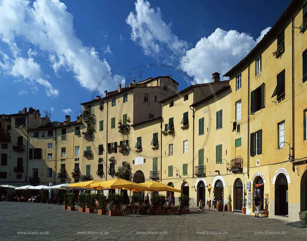 Lucca, Toskana, Tuscany, Blick auf die Piazza Del Marcato