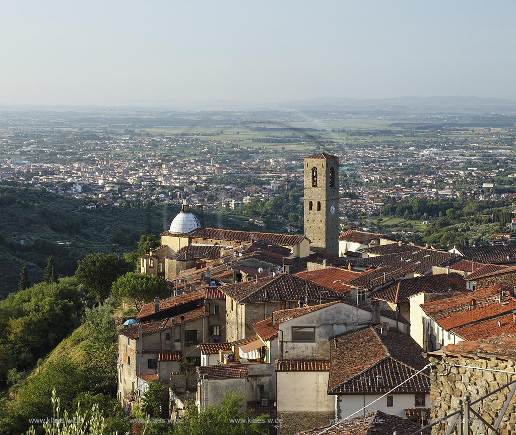 Massa e Cozzile, Blick auf Massa; Massa e Cozzile, view to Massa.