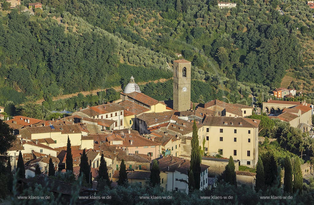 Massa e Cozzile, Blick auf Massa; Massa e Cozzile, view to Massa.