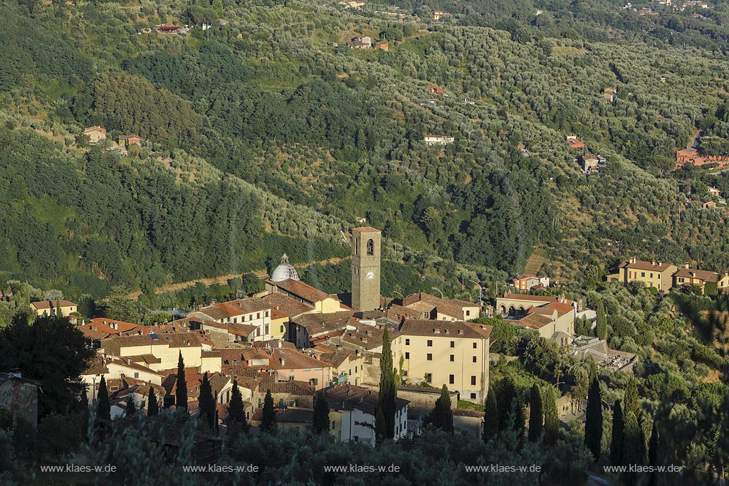 Massa e Cozzile, Blick auf Massa; Massa e Cozzile, view to Massa.
