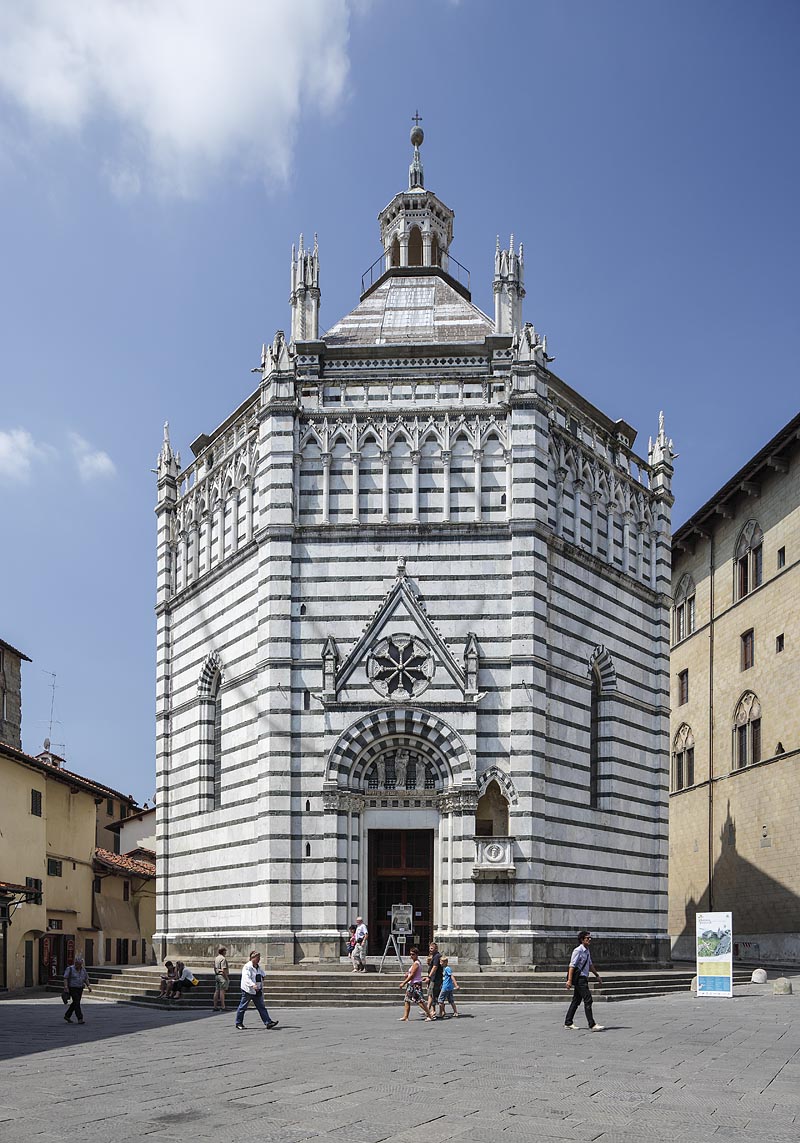 Pistoia, Baptisterium, Battistero San Giovanni am Piazza del Duomo; Pistoia, baptistery  San Giovanni at the place Piazza del Duomo.