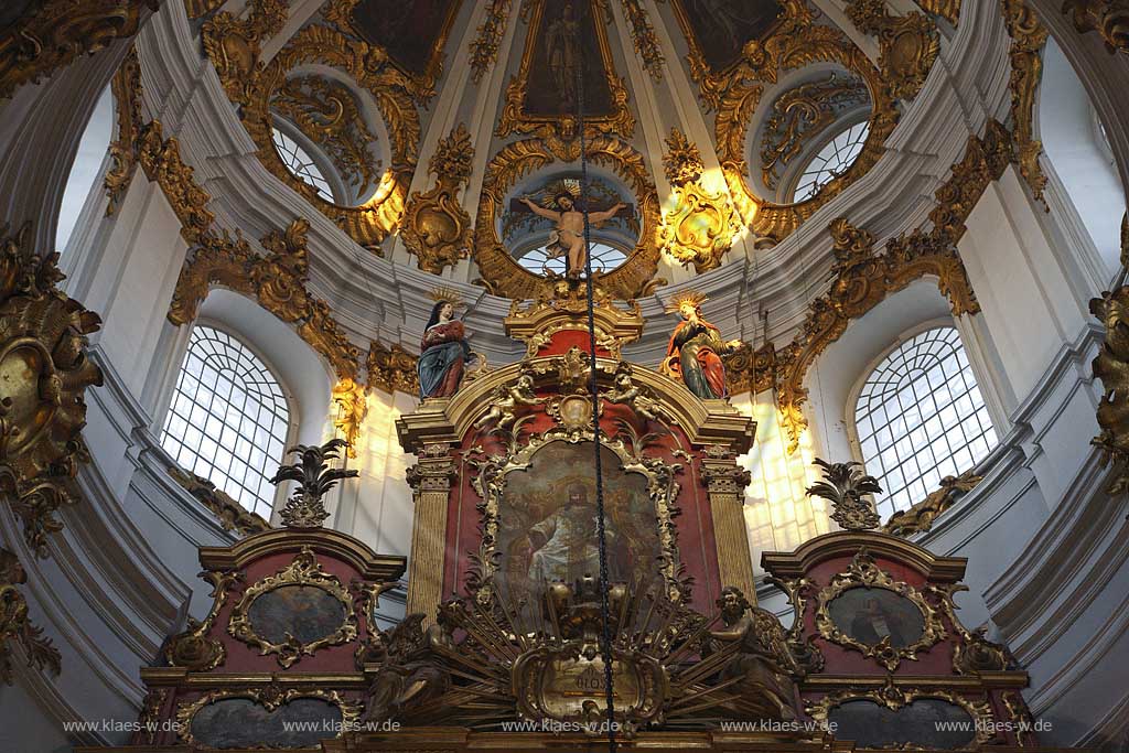 Kiew detaillierte Innenansichtder 1767 geweihten Andreaskirche Andrijivs'ka cwerkava die im sogenannten ukrainischen Barock einer Mischung aus westlichem und oestlichem Stil erbaut wurde. Interior view (internal view) into the vault of St. Andreas chuch Andrijivs'ka cwerkava cathedrale.