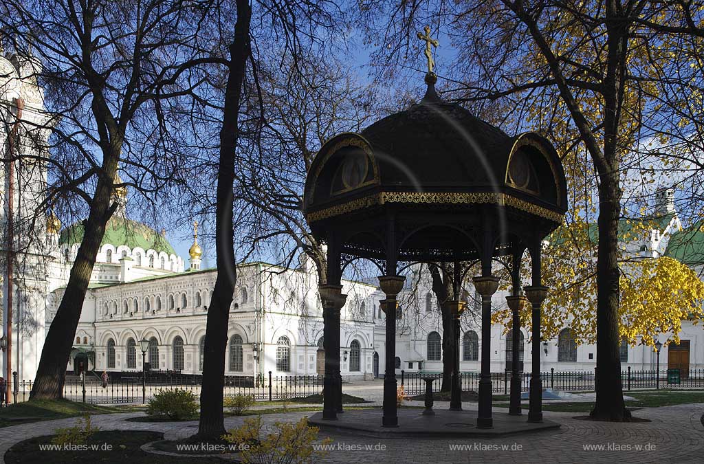 Kiew, Ziborium fuer heiliges Wassdere im  Heiligen Kiewer Mariae Entschlafens Hoehlenkloster Svjato-uspens'ka Kyjevo Pecers'ka lavra . Petscherska Lawra  . The historic Kiyevo-Pecherska Lavra (caves monastery of Kiev) stretches along the Dnipro in the middle of Pechersk district - one of the oldest parts of Kyiv. The whole area of the monastery is 28 hectare big, quite hilly and numerous caves run through the underground - hence the name. Since 1051, monks lived inside the caves, which also marked the foundation of the monastery. 