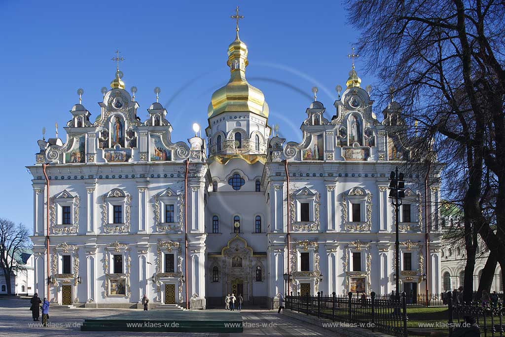 Heiliges Kiewer Mariae Entschlafens Hoehlenkloster Svjato-uspens'ka Kyjevo Pecers'ka lavra . Obere Lavra, Lawra. Mariae Entschlafens Kathedrale. . The historic Kiyevo-Pecherska Lavra (caves monastery of Kiev) stretches along the Dnipro in the middle of Pechersk district - one of the oldest parts of Kyiv. The whole area of the monastery is 28 hectare big, quite hilly and numerous caves run through the underground - hence the name. Since 1051, monks lived inside the caves, which also marked the foundation of the monastery. 