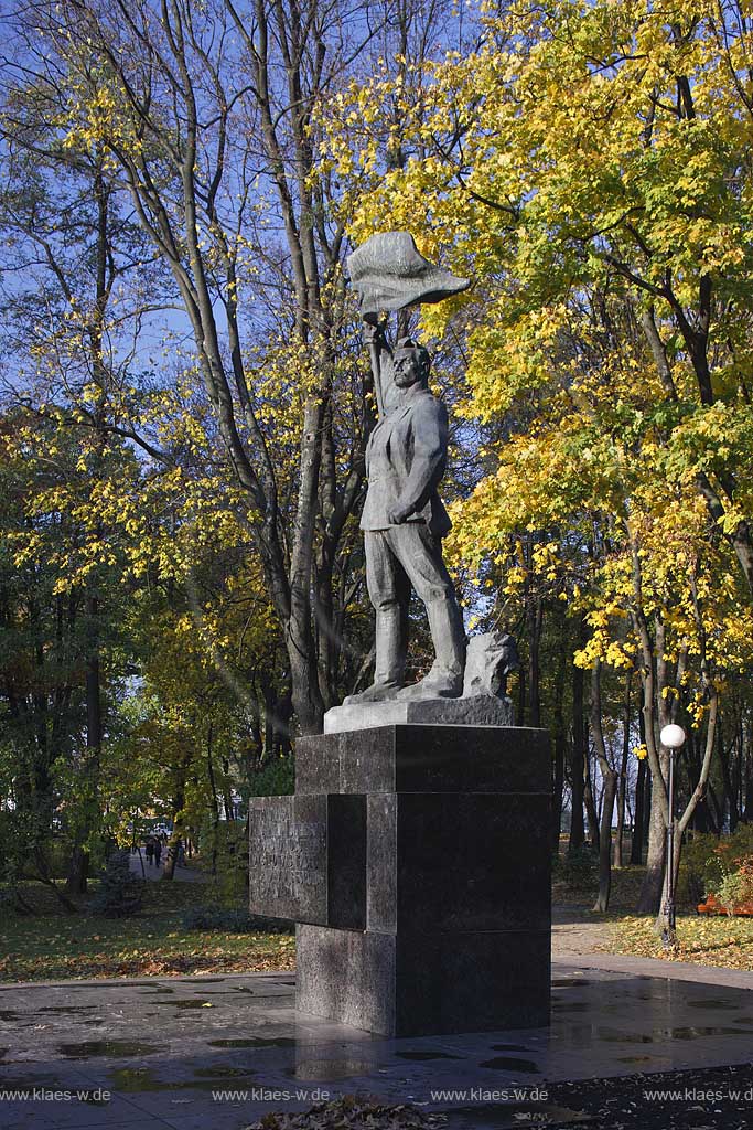 Kiew Denkmal im Mariinski Marijiins'kyi Park. Mariyinskiy Garden. This city garden was formerly known as the Tsarskiy Garden. This is a formal garden laid out in front of the Mariyinskiy Palace with fountains and statues.