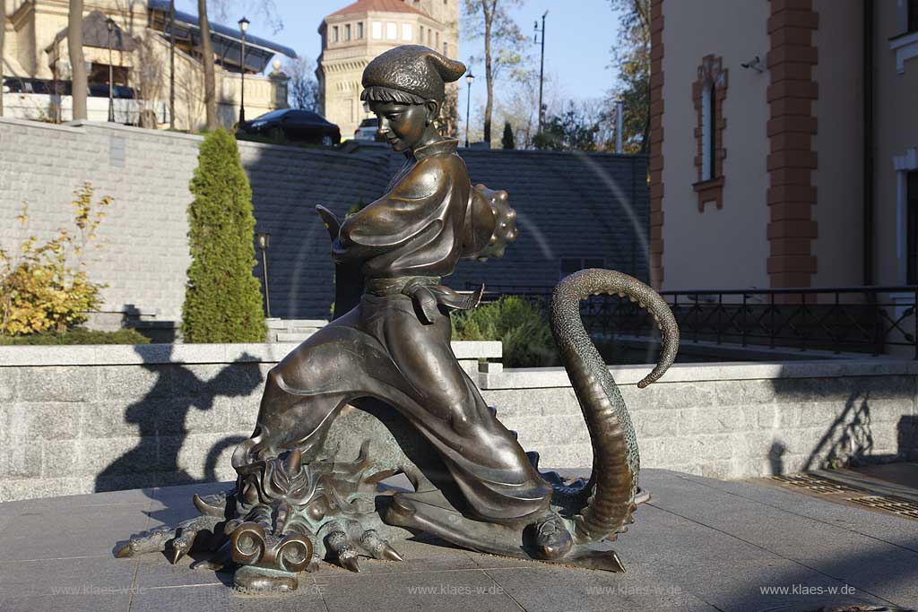 Kiew Skulptur Kotigoroschko von Bildhauer T. Ziupa, I. Gluhebkij vor dem Gebude des staatlich akademischen Puppentheater Kiew welches nach Entwuerfen der Architekten W. und O. Judin im Jahr 2005 im Stil eines Mrchenschlosses am Chrestschatyj  Chrescatyj Park errichtet wurde  . Details with sculpures at the theater of dolls.