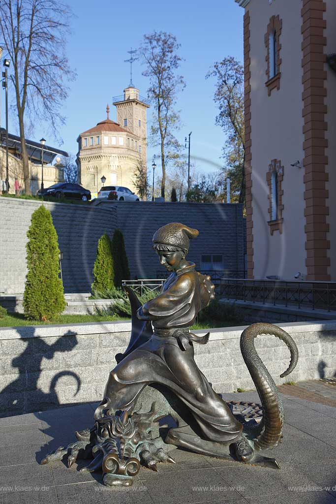 Kiew Skulptur Kotigoroschko von Bildhauer T. Ziupa, I. Gluhebkij vor dem Gebude des staatlich akademischen Puppentheater Kiew welches nach Entwuerfen der Architekten W. und O. Judin im Jahr 2005 im Stil eines Mrchenschlosses am Chrestschatyj  Chrescatyj Park errichtet wurde  . Details with sculpures at the theater of dolls.