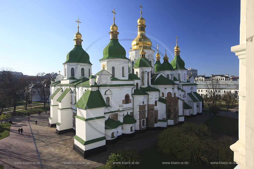 Kiew Sophienkathedrale der heiligen Sophia, Sofijskyj sobor,  Blick vom Glockenturm . The green and white St. Sophia church often called St. Sophia's cathedral.