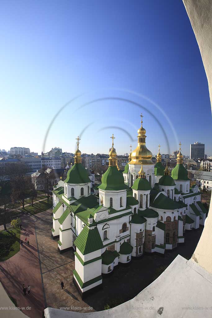 Kiew Sophienkathedrale der heiligen Sophia, Sofijskyj sobor,  Blick vom Glockenturm . The green and white St. Sophia church often called St. Sophia's cathedral.