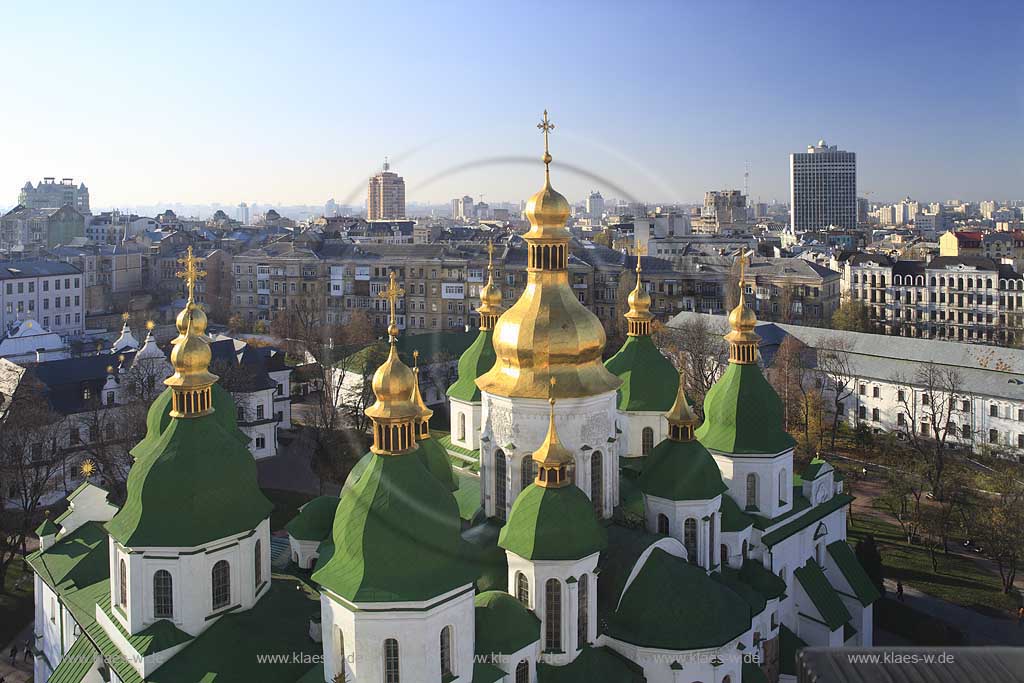 Kiew Sophienkathedrale der heiligen Sophia, Sofijskyj sobor,  Blick vom Glockenturm . The green and white St. Sophia church often called St. Sophia's cathedral.