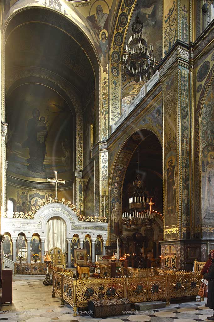 Kiew Volodymyr oder Wolodymyr Kathedrale im byzantischen Stil erbaut . The St. Volodymyr cathredrale.  Saint Vladimir Cathedral is one of the most beautiful temples in Kiev. It was built in the 19th century to commemorate the 900th anniversary of Rus baptizing. Russian Emperor Nicolas I approved the project of the cathedral and ordered to collect money all over Russia. By 1859 more than 100,000 rubles were donated by people from different regions of the country