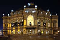 Kiew Nationales Akademisches Taras Schewtschenko Opern- und Ballettheater in der Wlodymyrs'ka Strasse Straße welches im Stil der Neorainessance 1898 - 1901 erbaut wurde. Taras Schewtschenko opera and ballet theatre building at night