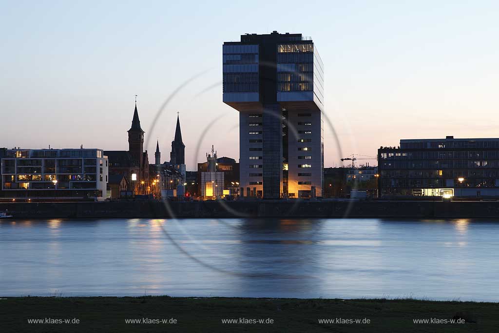 Koeln, Blick ber den Rhein zum Rheinauhafen, moderne Architektur, Kranhaus, blaue Stunde, stimmungsvoll; Cologne, view oder rhine river with modern architecture at Rheinau port in evening light