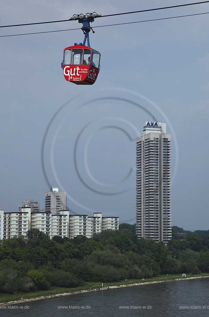 Koeln, Blick mit Rhein Seilbahn, der ersten Seilschwebebahn ueber einen Fluss,zum AXA Versicherung Verwaltungsgebaeude Hochhaus; Cologne, a view with aereal passanger line, cableway, Rhine River, skyscrabber of AXA assurance, insurance building