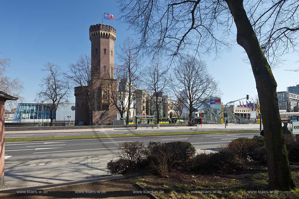 Koeln Altstadt Sued, Malakoffturm am Rheinauhafen mit Schokoladenmuseum im Vorfruehling mit kahlen Baeumen; Cologne old town south, Malakoff tower with chocolate musem in early spring time with bare-bramched trees