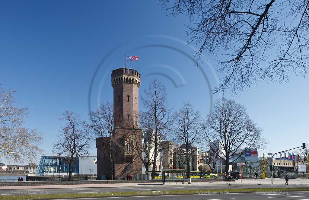 Koeln Altstadt Sued, Malakoffturm am Rheinauhafen mit Schokoladenmuseum im Vorfruehling mit kahlen Baeumen; Cologne old town south, Malakoff tower with chocolate musem in early spring time with bare-bramched trees